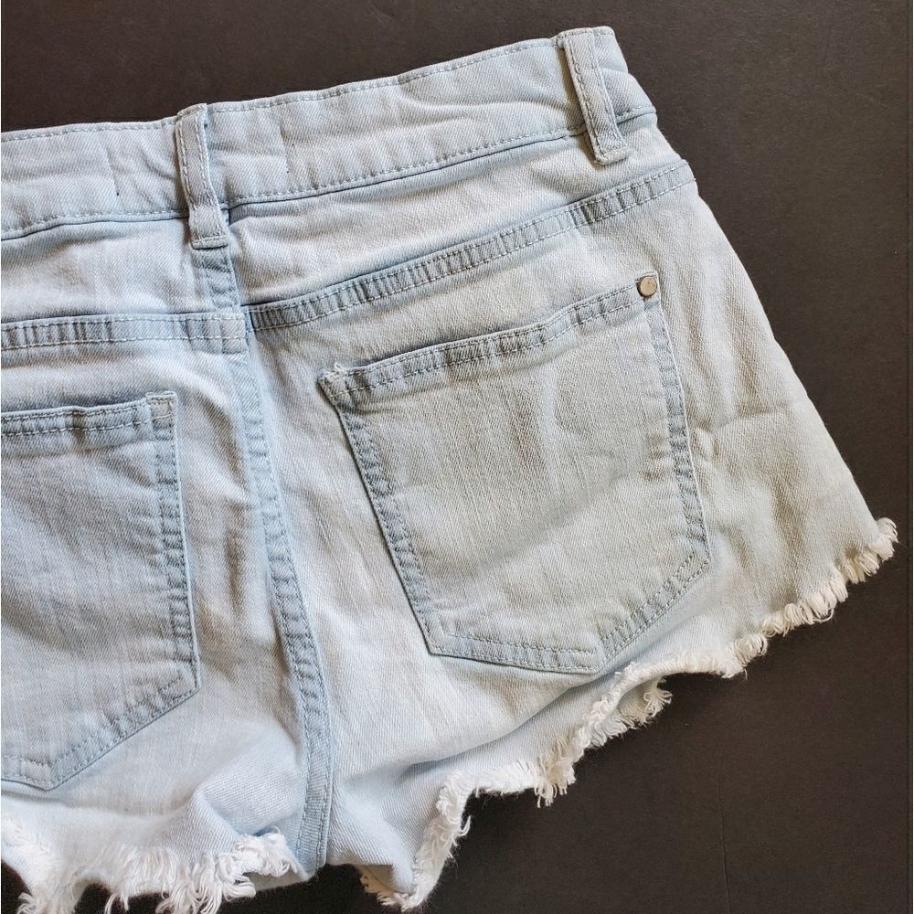 Design Lab Floral Cutoff Jean Shorts - Picture 9 of 9